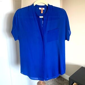 100% silk VINCE button up blouse, size xxs